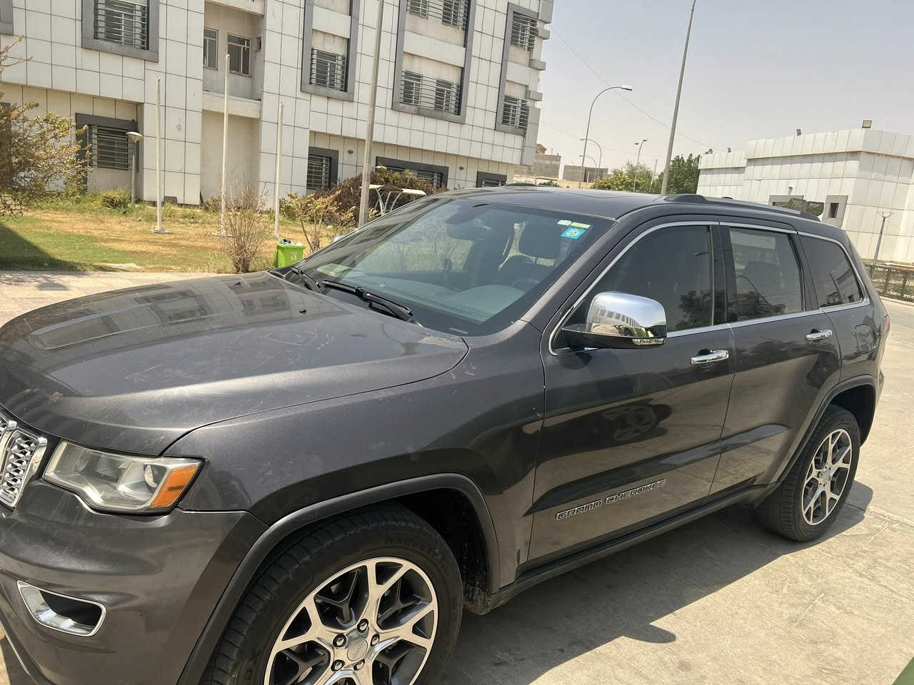 جيب لمدت 2021 
حادثها قطعتين سطحي ايرباك لغود شواصي سليمات 

ماشية 130 الف 
السعر 240 
رقم الهاتف ***********
