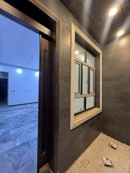 🏠بيت للبيع 
📍الموقع/ القاهره ا  (حي القاهرة - شارع شيف سوري )

ملاحظه/البيت جديد زيرو ## 

 .مكان ماطور ____

 ..كهرباء كل طابق معزول عن الثاني.بناء ##

 ______درجه اولى 🏰🏰🏰

📌المساحة/  80 /

 📌الواجهة/  4 و 20 س /

📌النزال/ 20  /

الطابق /آلأول/ طرمه صغيره / 

 اسقبال / مطبخ / حولي / خدمات / غرفه نوم

الطابق  /  الثاني / 2نوم.حولي .خدمات /

 #.بيتونه كبيره.سطحين#

للاستفسار ☎️

📞 *********** ______
