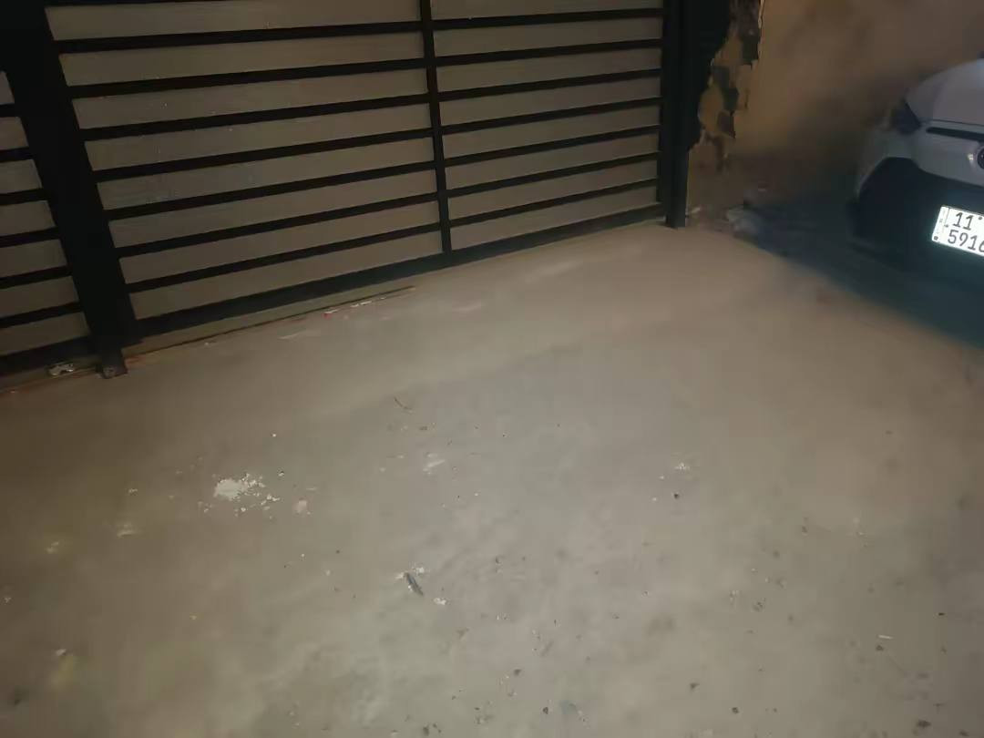 دار ٨٨م للبيع واجهة ٦م اله ربع ونزال ١٥م حي الاعلام الري بيت جديد وسعره مناسب مدخلين صاله وحولي ومطبخ وخدمات وغرفة نوم الطابق الثاني غرفتين نوم وخدمات للمعلوت اكثر يرجع مراجعة الايمان للعقار حي الاعلام شارع سوق اميمه مقابل جامع الحبيب المصطفى او الاتصال ***********...***********
