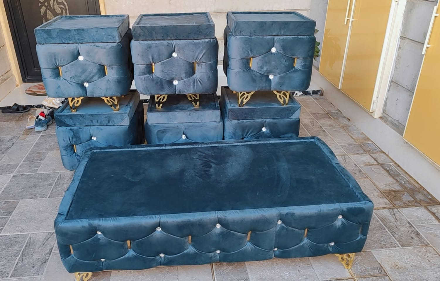 طبلات سته عدد فول نظيف مع طبله كبيره يعني العدد سبعه السعر فقط 100,000 ما مستخدم اي استفسار عل رقم *********** حي العروبه
