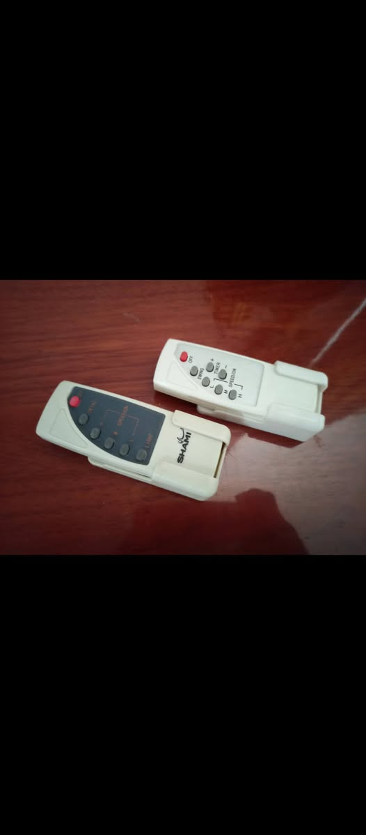 سرير طفل يكفي لعمر ٥ سنوات 
بي نقص خشبة ب٤٠ الف 
مراوح سقفية بيها إنارة وريمونت ب٦٠ الف  زوج الوحدة ب٣٠


**إذا كنت صاحب هذا الإعلان وتريد حذفه لأي سبب، رجاءا أرسل رسالة إلى الدعم الفني**