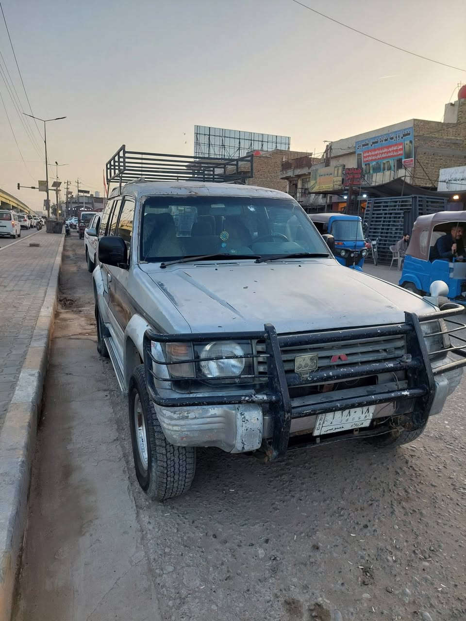 السلام عليكم باجيرو موديل 1993مكينه محوره بطه حداديه نضيفه سياره حلوه رقم كربلاء مشروع وطني السعر 37وبيهه مجال شراي يتصل ***********
