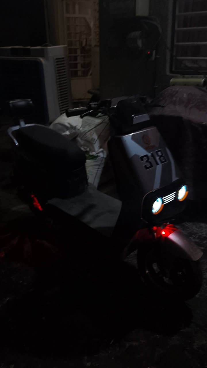 سلام عليكم رجعتلكم وبقوه طبعا هاي الدراجه واحد عراق ليش اني اكللكم الدراجه تمشيك 70km وبيه عقل رياضي ابو ال150الف تمشي 95حقيقي بسس بيه شويه عوائق من گدام عندك مكسوره شويه ومشخطه بس ولله هيه صارلي من ماخذها تقريبا شهر وربع ماشيه 2000kmملفها 2400 وبيه 6بطاريات كباررر طبعا الحچي الي جاي احجي كله حقيقي مو نفس ذولاك الناس (شقه)والدراجه سعره 750 الاستفسار وحياكم الخاص مفتوخ وهاذ رقمي ***********
