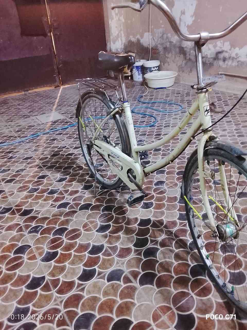 السلام عليكم بايسكل للبيع كفاله بيها شخص بوكانه بعقوبه رحمه قرب جامع الاقصى بايسكل للبيع الحجم 26 للبيع ب 40 بي مجال***********
