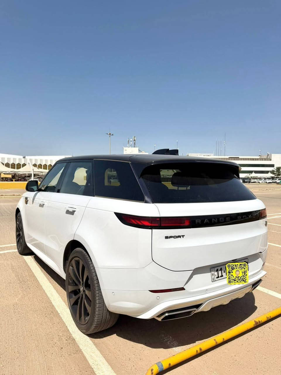 رانج روفر - سبورت 
الشكل الجديد P400
SE - DYNAMIC
فووول مواصفات ❤️❤️

موديل : 2023 😍
استيراد خاص ضمان دولي 
بصمة عدد (( ٢ ))
رقم بغداد
لون ابيض بلاك اديشن  💖 
الداخل جملي مميز 💖
ماشية 50 الف كيلو فقط 😍 

حجم المحرك ( 6 ) سلندر    🚀🚀
القدرة الحصانية : 400 HP
نظام الدفع ؛ مع نظام رفع 4x4

السيارة كفالة عامة  ❤️
والسيارة عليها طبقة حماية ppf

                                    🇬🇧🇬🇧  المواصفات  🇬🇧🇬🇧

🔹 الأداء والمواصفات الميكانيكية : 😍😍

♦️ المحرك: - 6V  تيربو مزدوج
♦️ ناقل الحركة: أوتوماتيكي 8 سرعات
♦️ نظام الدفع: AWD - دفع رباعي ذكي
♦️ ويل كب حجم 23 
♦️ أداء قوي مع تجربة قيادة فاخرة وناعمة 

🔹 التصميم والتجهيزات الداخلية : 😍😍
:
♦️ مقاعد جلدية لونين فاخرة كهربائية بالكامل مع
 تدفئة وتبريد ومساج
♦️ شاشة وسطية كبيرة تدعم Apple CarPlay و Android Auto
♦️  5 كاميرات مع كامره خلفيه بالمرايا 
♦️ داتا شوو
♦️ لوحة عدادات رقمية بالكامل
♦️ فتحة سقف بانورامية مزدوجة
♦️ إضاءة داخلية محيطية متعددة الألوان
♦️نظام صوتي فاخر Meridian ثلاثي الأبعاد
♦️ شاحن لاسلكي + منافذ USB-C سريعة الشحن
♦️تحكم بالمقاعد الخلفية عبر شاشة لمس مستقلة

🔹 أنظمة الأمان والمساعدة : 😍😍

♦️ كاميرات 360° لمراقبة محيط السيارة
♦️ رادارات أمامية وخلفية وجانبية مع نظام تنبيه الاصطدام
♦️ نظام مراقبة النقطة العمياء
♦️ مثبت سرعة ذكي متكيف
♦️ نظام المحافظة على المسار
♦️ حساسات أمامية وخلفية للمساعدة في الركن
♦️ نظام تعليق هوائي متكيف لتحسين الراحة والأداء
♦️ مصابيح رأس متحرك زينون ( وية الستيرن ) 

          ♦️♦️ السيارة فول مواصفات ♦️♦️

تسأل عن السعر ( مناسب جدا )
اتصل او راسلنا وتساب 

مكان السيارة بغداد ..  

للأستفسار  :- 

***********   سلام رانج روفر

@الجميع

