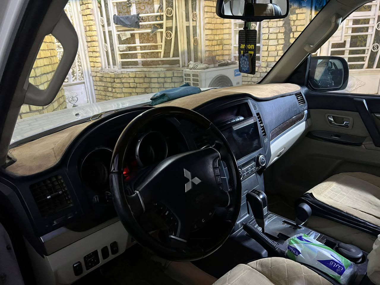 باجيرو خليجي حبتور2014 مكفول رقم بصرة نظام صوتي عالي تبريد ثلاثة قطع دواخل وكشر نظيفة السيارة ماشيه 100 مواصفات عالية السيارة 160 وبيها مجال. للتواصل
*********** القرنة, البصرة
