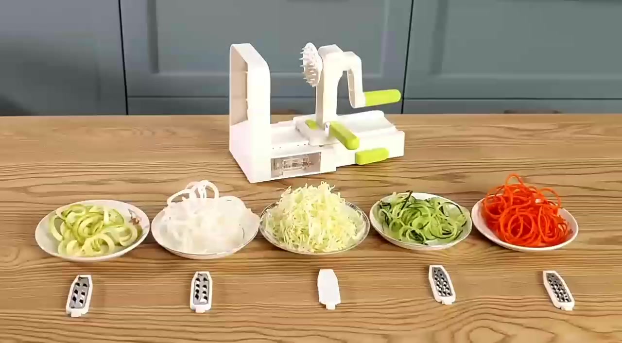 مزودة بثلاث شفرات
من الستانلس ستيل عالية الجودة، لتمنحك خيارات متعددة في التقطيع: شريحة رفيعة، شريحة سميكة، أو شريط عريض

قطّاعة Veggetti Pro
تتيح لك إعداد وجبات خفيفة، صحية، وخالية من الكربوهيدرات بطريقة سهلة وسريعة، ما يجعلها مثالية للحمية الغذائية والأنظمة الخالية من الجلوتين

مثالية لتحضير معكرونة الكوسا، شرائح البطاطا، شرائط الجزر، سلطة الملفوف، وحتى البطاطس المقلية الحلزونية

تصميم عملي بقاعدة شفط غير قابلة للانزلاق يضمن ثبات الجهاز أثناء الاستخدام، مع مقبض دوّار سهل لتقطيع سريع وآمن

جسم مصنوع من بلاستيك آمن للطعام وسهل التنظيف، كما يمكن تفكيكه بالكامل للتخزين المدمج

المميزات:
3 شفرات قابلة للتبديل لنتائج متنوعة
مقبض دوار سهل الاستخدام
هيكل بلاستيكي آمن للطعام
قاعدة شفط مانعة للانزلاق
تصميم سهل التفكيك والتخزين
مرفق دليل وصفات لذيذة

الابعاد : الطول 25cm ‘ العرض 11cm ‘ الارتفاع  17.5cm


**إذا كنت صاحب هذا الإعلان وتريد حذفه لأي سبب، رجاءا أرسل رسالة إلى الدعم الفني**