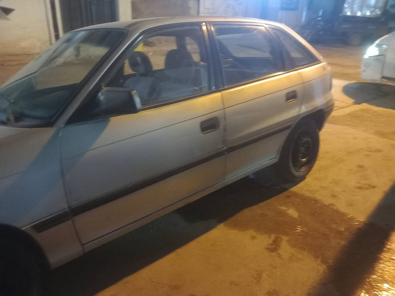 سلام عليكم اوبل استرا موديل ٩٢ كير مكينه كهربائيات صدرامامي خلفي كله جديد شواصي نضيفه سياره نضيفه احلى من الصور سنتر لك شغال تخم تاير واي استفسار اني حاضر هذا رقمي ***********
