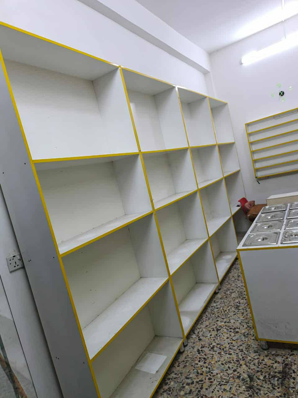 السلام عليكم 
ديكور ام دي اف يرهم اراكيل ويرهم تلفونات ويرهم مستلزمات طبية استعمال قليل اقل ال٣ اشهر للبيع   للاستفسار مراسلة الصفحة او الاتصال ***********
