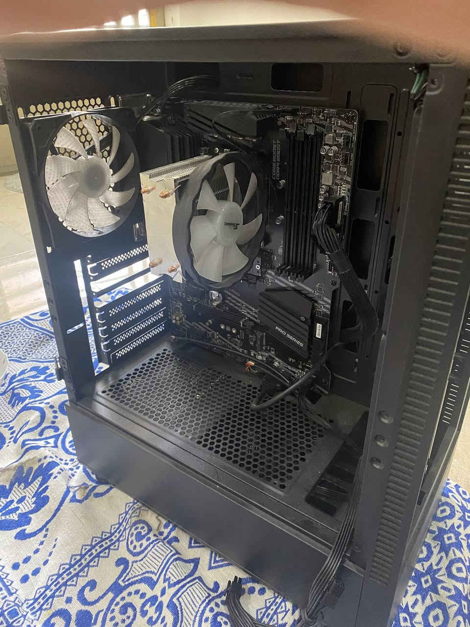 للبيع كيس كامل فقط
معالج rezen 5 5600X
Gpu AMD RX 6600
RAM 16GB 8*2 RGB 3200 Tforce 
M.2 1TB 
Mother board b550 msi 
Power supply 550 
Case Antec المراوح عطلان ال RGB 
 
الحاسبة مشتري القطع جديده عدا كرت الشاشه اخذته مستخدم صارلها عندي تقريبا سنتين اله 
السعر قيم ونشوف السوك ماعرف الاسعار حاليا


**إذا كنت صاحب هذا الإعلان وتريد حذفه لأي سبب، رجاءا أرسل رسالة إلى الدعم الفني**
