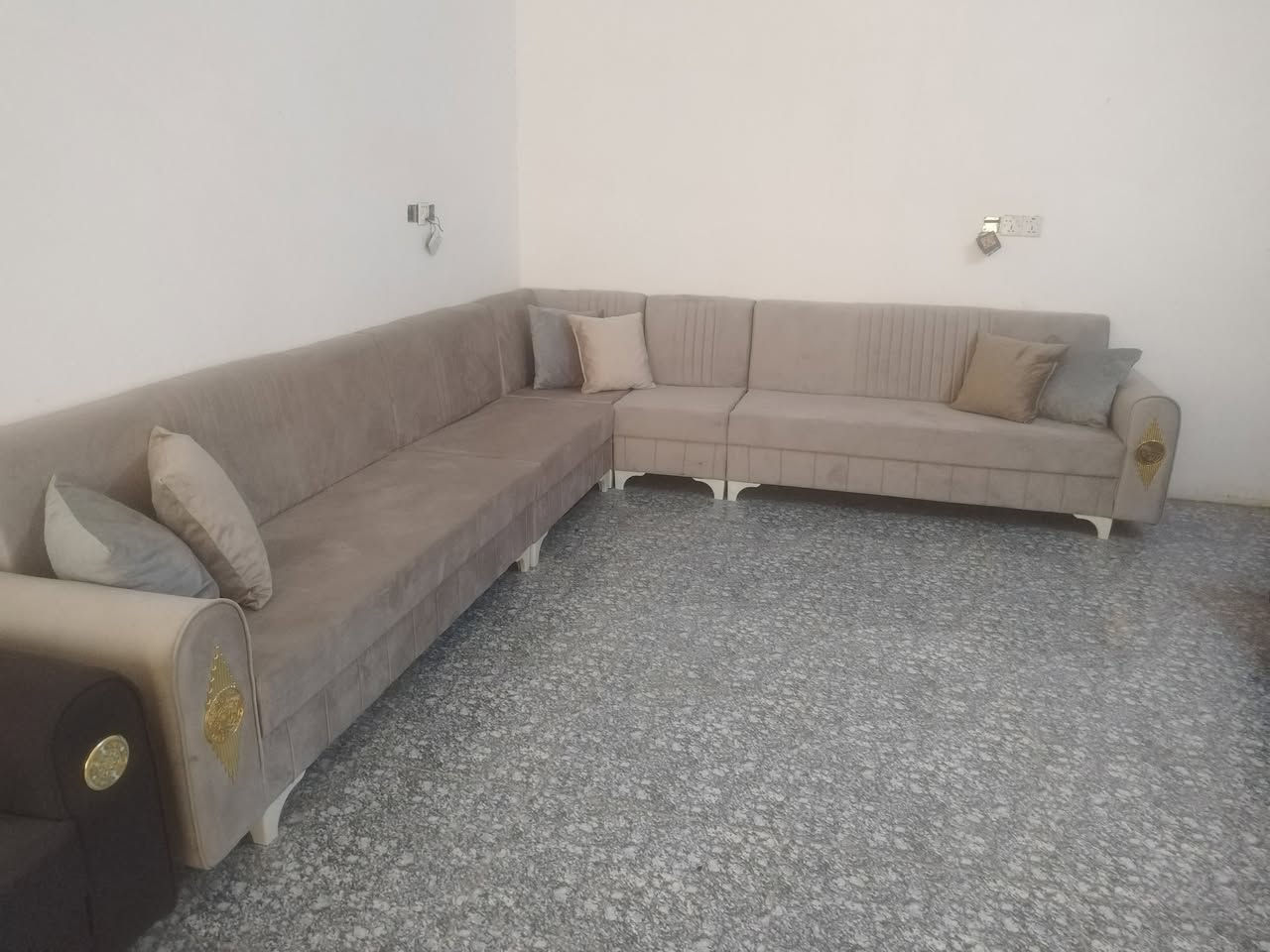 ديوان ١٠ مقاعد تفصال جديد نضافه ١٠٠/١٠٠ السعر ٢٩٠
المكان ابو. غريب الناحييه موجود توصيل 

***********
