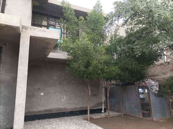 للبيع بيت سكني في منطقة المفرق – بعقوبة / ديالى
مساحة الواجهة: 20 متر

النزال (العمق): 12 متر

المساحة الكلية: 240 متر مربع

الموقع: منطقة المفرق – بعقوبة – ديالى

يقع ثاني بيت من الشارع السايدين العثمانيه العام ، ضمن أراضي خليل الصالح

البيت موقعه مميز ومناسب للسكن أو الاستثمار.

📞 للاستفسار والاتصال:
***********
📱 واتساب متوفر
