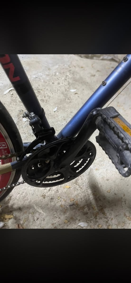 للبيع او مراوس بC700 غير لون
السلام عليكم بايسكل C700 ياباني 
ماركة ALTON  اليابانيه 
البايك مختم من الطول للطول 
وكل اجزاء الهيكل ختم واحد حتى الكشن 
سيستم شيمانو.. كير بريكات بدالات 
✈️🔻ملاحضه\ البايك فافون  يعني وزن ريشه حتى اخف من الالمنيوم 
الون..  نيلي طافي 
المواصفات.. 
1\ بريك امامي خلفي شغالات 
2\ كيوره البدلات كلها شغاله امامي خلفي 
3/ المكينه 3×7 سستمهن شيمانو 
4/جوابة جدد وتايرات اصليات 
5\وباقي مواصفاته معروفه 
............ 
🔻السعر 135  وبيه مجال بسيط
و البايسكل فافوننن مو حديد 
🔻مكاني بغداد الاعلام 
***********
