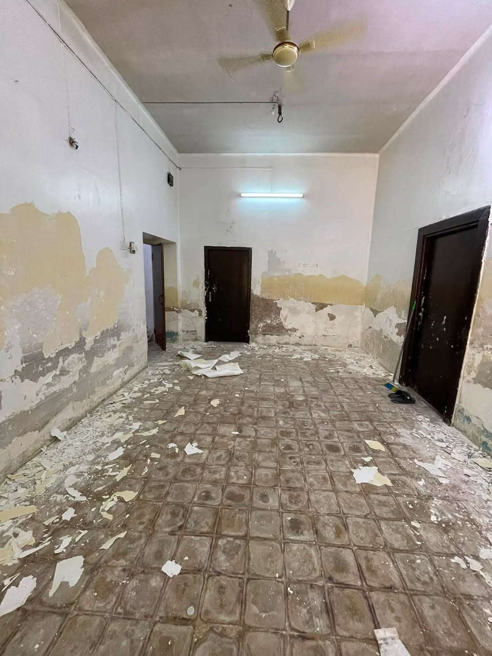صباغ متفرغ عمل جميع انواع الاصباغ والطلس عام والديكورات  نشتغل بغداد فقط  نشتغل عمل وكرسته وعمل ونطلع بليوميه وباسعار مناسبه *********** واتساب وهاي صفحتنه Orient  للصبغ والديكور
