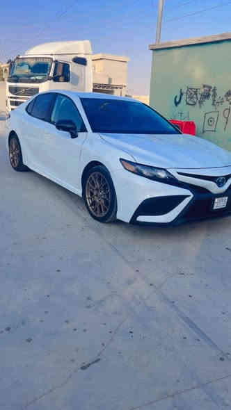 السلام عليكم كامري هايبرد 2024 ضرر بابين فقط ماشية 44 موصفات SE ويل ذهبي السعر 195و بيه مجال ***********
