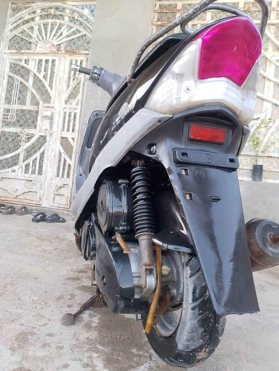 قجمه للبيع ختم واحد مامفتوحه نقصهة فقط الكشن كدامكم 
دراجه جاهزة نكرة سلف  السعر 650 وبيه مجال 
البصرة القرنة الشرش 
*********** واتساب او اتصال
