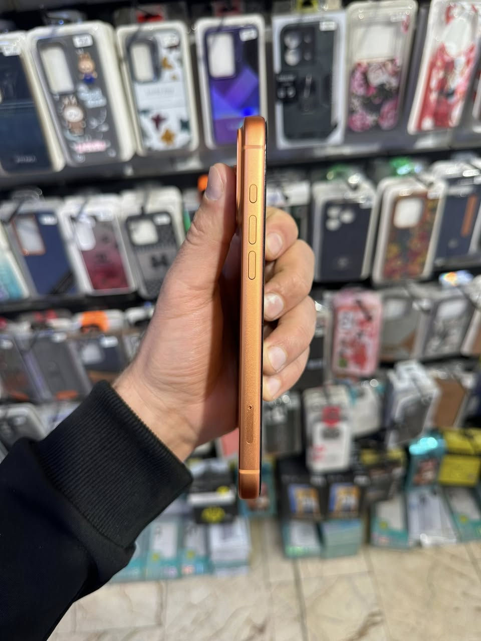 السلام عليكم
Iphone 17 pro max 256GB
نظافة ‎%‎
بطارية 100
مشحون 81 مرة
مستعمل 3 اشهر فقط
مكفول من التصليح ومن أي خلل
باكيت وكيبل أصلي ZA
السعر مليون و850 
لا يوجد توصيل
مكاني بغداد العامرية
***********
