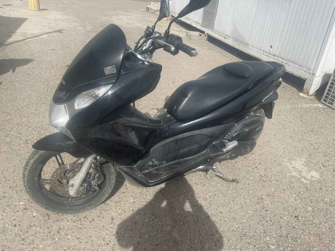 دراجة pcx ٢٠١٦ محرك ١٥٠ جيده السعر ١٣ ورقه العنوان بغداد مدينة الصدر / ***********
