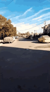 بيت للبيع ركن تجاري على شارعين حي القاهرة الشماسية خلف دور الارامل قرب الشارع العام يبعد 100 متر عن شارع باب المعظم شعب مقابل مطعم القاهرة
مساحة 160 م
طابقين يحتوي الطابق الارضي على صالة 5 *6 وغرفة نوم 4 * 5 ومطبخ حار وبارد  ومناور وحمام + تواليت 
الطابق الثاني ثلاث غرف نوم مع صحيات 
للاستفسار الاتصال 
***********
