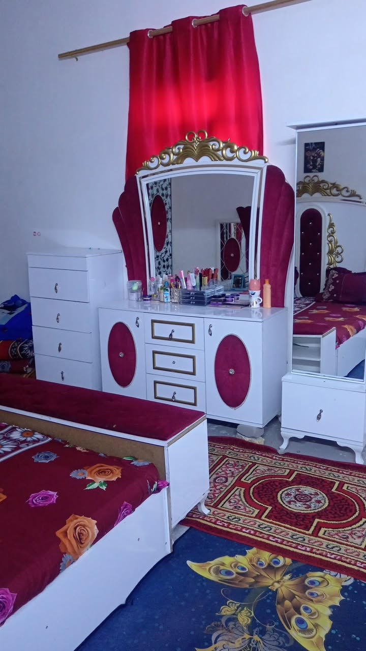 غرفه النوم تركي جديده البيع العنوان المكصب قرب سواق الرون ***********
