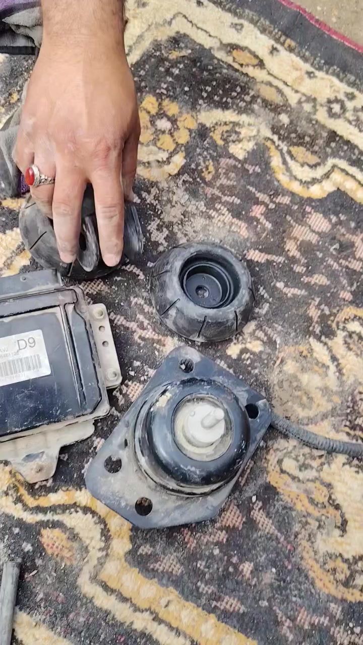 سلام عليكم غراظ اوبترا عقل محرك السيارة خليجي كير عادي ربل مال دبلات وربل مال رباط جدد ما مستخدمات السعر ١٥٠الف العنوان السماوه الرميثى ***********
