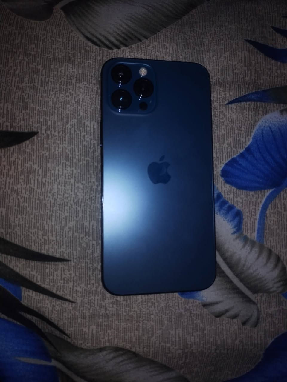 سلام عليكم
ايفون 12 برو ماكس ذاكره 256 للبيع
جهازه كلش نضيف وياه كارتونه مالته وشاحنه
سعر 400
رقم ***********
