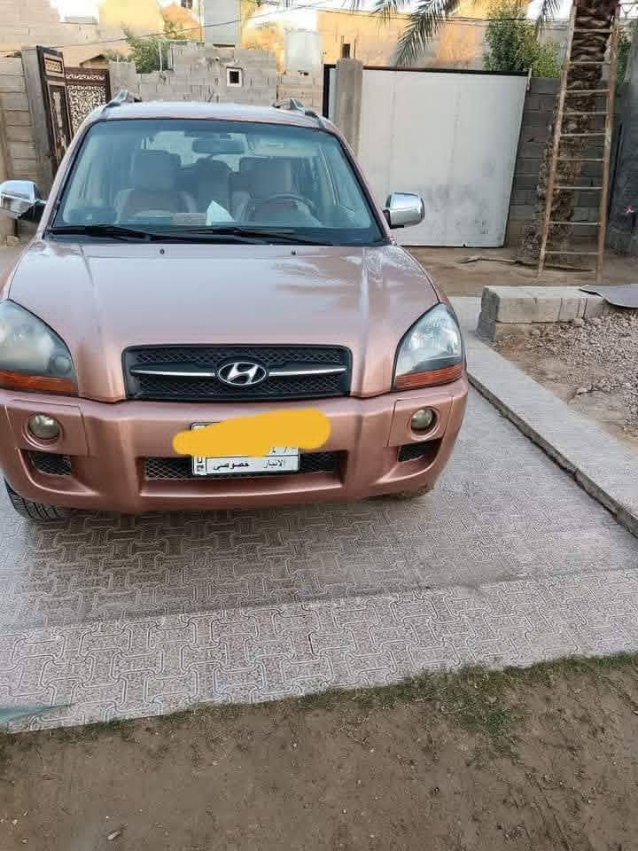 توسان 2007 امريكيه  بيها صفحة اثر شخوط بس اكول محزمهااثر جراد  تخم تاير صدر امامي خلفي رقم انبار باسمي محرك 2000  المرغوب السيارة متصرف عليها اي شيء كير ومكينة مكفول تخم صدر تخم داير كهربائيات تمام اي نقص مابيها    السعر 100 وبيها مجال، العنوان الخالدية، بيع مستعجل ***********
