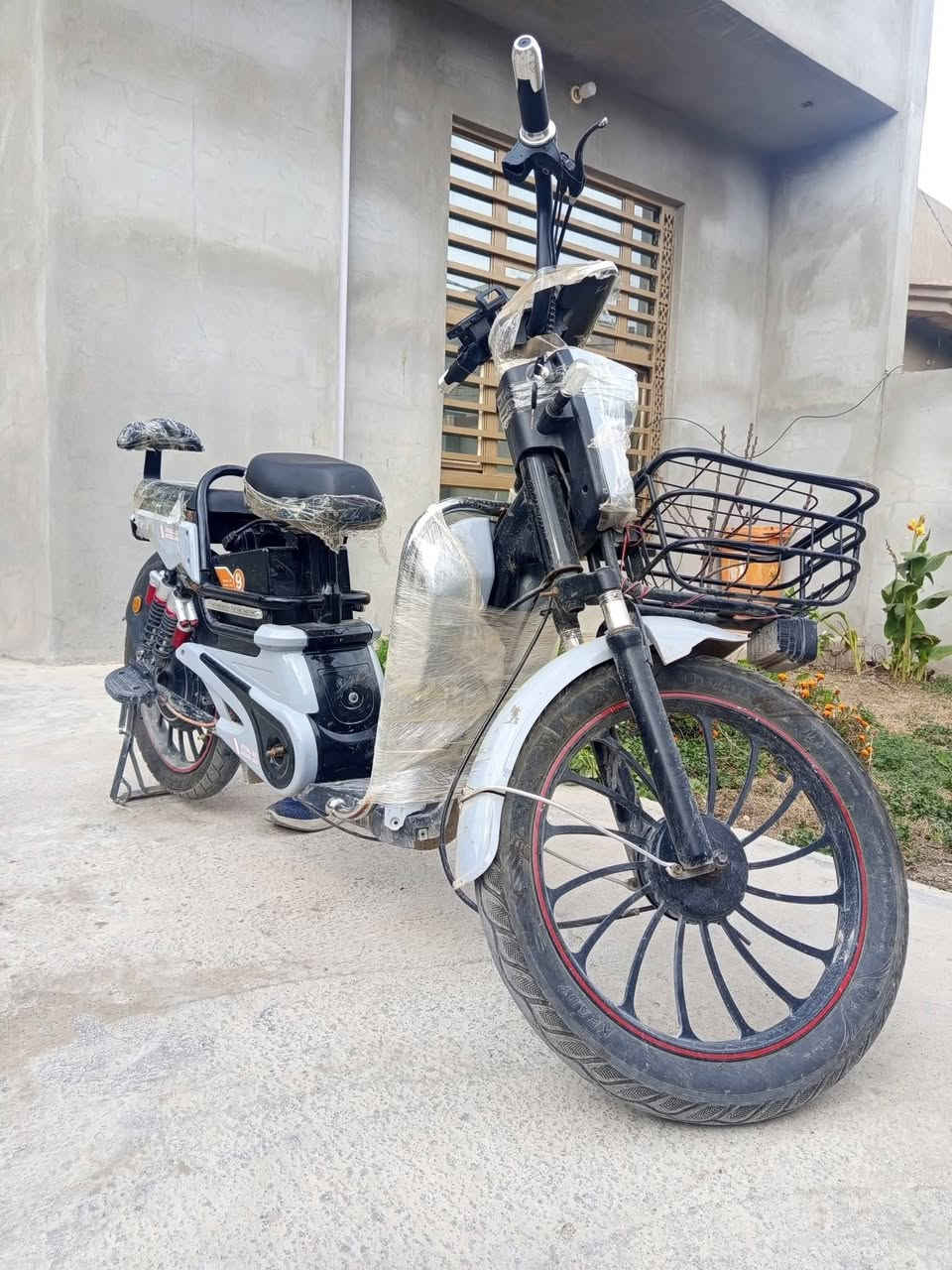 السلام عليكم 
ماطور شحن للبيع مابي اي نقص مستعمل 4 اشهر فقط السعر 450 وبي مجال.      ( مكاني جلولاء) 
للاستفسار الاتصال على الرقم ‬‏ ***********  او مراسلة واتساب.
