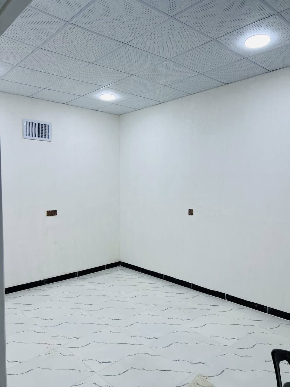 بيت للبيع  100 م زراعي ( ما ابيع قسط !!! ) حي بدر بالمنطقه الي قرب جسر المعارض خلف مدرسه الشهيد كاضم 
السعر  ( 38 ) بي مجال بناء حديث صفر غير مسكون فول سيراميك واجه ع الشمس واجه فلين تركي اناره داخليه ابواب تركي شارع تبليط قريب جداً من البيت مي كهرباء ضمانات كامله يتكون من غرفه نوم هول  واستقبال صحيات داخليه وخارجيه 

 اي استفسار ***********☎️
***********
