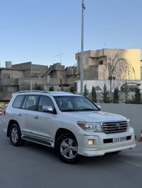 لاندكروزر G.XR • ٢٠١٥ • مكفولة