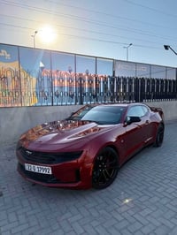 كمارو 2023 محرك 6 سلندر ماشية ٥٥ الف محرك كير مكفول على وضع الشركة حاد...
