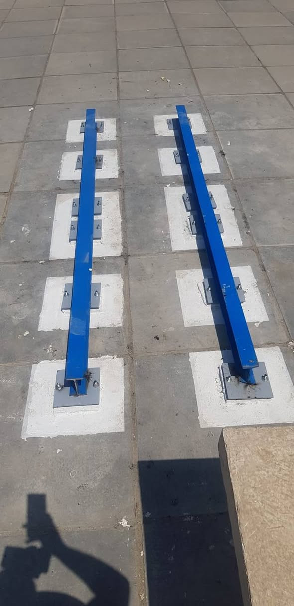 تُنفَّذ القواعد الخاصة بالمولدات الكهربائية وأجهزة التبريد المركزي لغرض تحمّل أوزان المعدات وتوزيع الأحمال بشكل آمن على الأرضية، وضمان تثبيت الأجهزة واستقرارها أثناء التشغيل.
كما تهدف هذه القواعد إلى تقليل الاهتزازات والضوضاء الناتجة عن عمل المعدات ومنع انتقالها إلى الهيكل الإنشائي للمبنى، إضافةً إلى حماية الأجهزة من الرطوبة والمياه من خلال رفعها عن منسوب الأرض.
وتُسهم القواعد أيضاً في تسهيل أعمال التشغيل والصيانة والفحص الدوري، وتحقيق الاستواء والمحاذاة الصحيحة للمعدات، مما يؤدي إلى إطالة العمر التشغيلي للأجهزة وضمان كفاءة وأمان التشغيل.
فولاذ ستيل
نُقدّم في فولاذ ستيل حلولًا متكاملة في تصنيع وتركيب الأعمال الحديدية وفق أعلى معايير الجودة والدقة، وبما يلبي متطلبات المشاريع السكنية، التجارية، والصناعية.
🔧 خدماتنا
تصنيع وتركيب الهياكل
والمنشآت الحديدية
السلالم، الدرابزين، والمظلات
الشاصيات والقواعد الخاصة
أعمال القص، اللحام، والتجميع الاحترافي
⭐ لماذا فولاذ ستيل؟
مواد عالية الجودة
دقة في التنفيذ
التزام بالمواصفات الهندسية
تسليم ضمن الوقت المحدد
خبرة عملية وكفاءة فنية
🏗️ رؤيتنا
أن نكون الخيار الأول في مجال الأعمال الحديدية من خلال الجودة، المصداقية، والالتزام.
للاستفسار والتواصل:
[٠٧٥٠٠٠٧٤٦٠/***********]
[Steel.foulath@gmail.com]
[الفرع الاول/بغداد كسرة وعطش الصناعية]
[الفرع الثاني/الصقلاوية الخط السريع مفرق سامراء]
