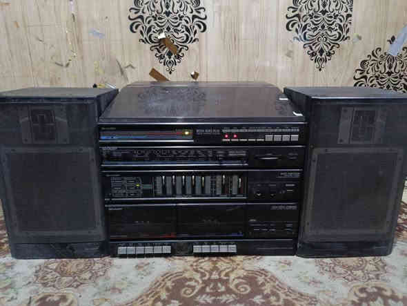 للبيع مسجل راديو اسطوانه شارب ياباني اصلي  يحتاج إلى صيانه وتنظيف الجهاز نظيف بدون تصليح متروك من فتره طويله..
*********** السعر 50 الف يوجد توصيل
