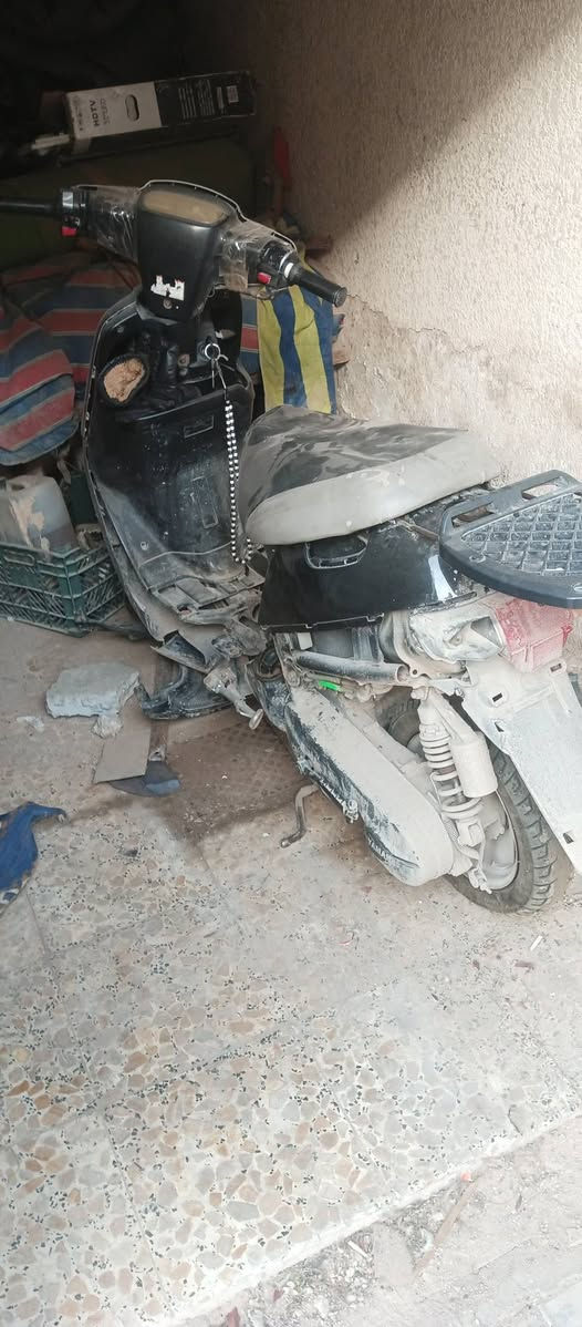 بطه 2003 متروكه مكينه برغي ممفتوح بيها وغراضها كاملات كلهن فجئ طفت وتركتها صار سنه اريدها ب150قفل مكاني كربلاء حي الرساله ***********
