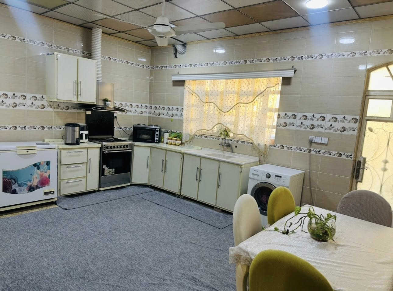 بيت للبيع
مساحه البيت 200م
حي بتول مقابل اسواق خضراء
استقبال هول 2 غرف ومشتملات داخل وخارج
خدمات كامله
البيت ملك بأسمي
للاستفسار ***********
