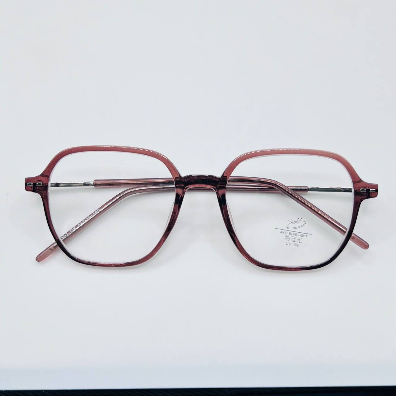 نقدم لكم مجموعة راقية من الإطارات الطبية والإكسسوارات النسائية بأحدث الموديلات لترقى إلى ذوقكم الرفيع. استمتعوا بخدمة فحص البصر بالكمبيوتر الدقيقة. يسعدنا إعلان افتتاح عيادة أخصائي العيون الدكتور زيد بورد دكتوراه عيون في عيادات مجمع الحياة الطبي، وذلك في المجمعات السكنية وحي النداء الأسبوع المقبل. للاستفسار، يرجى الاتصال على *********** أو ***********.
