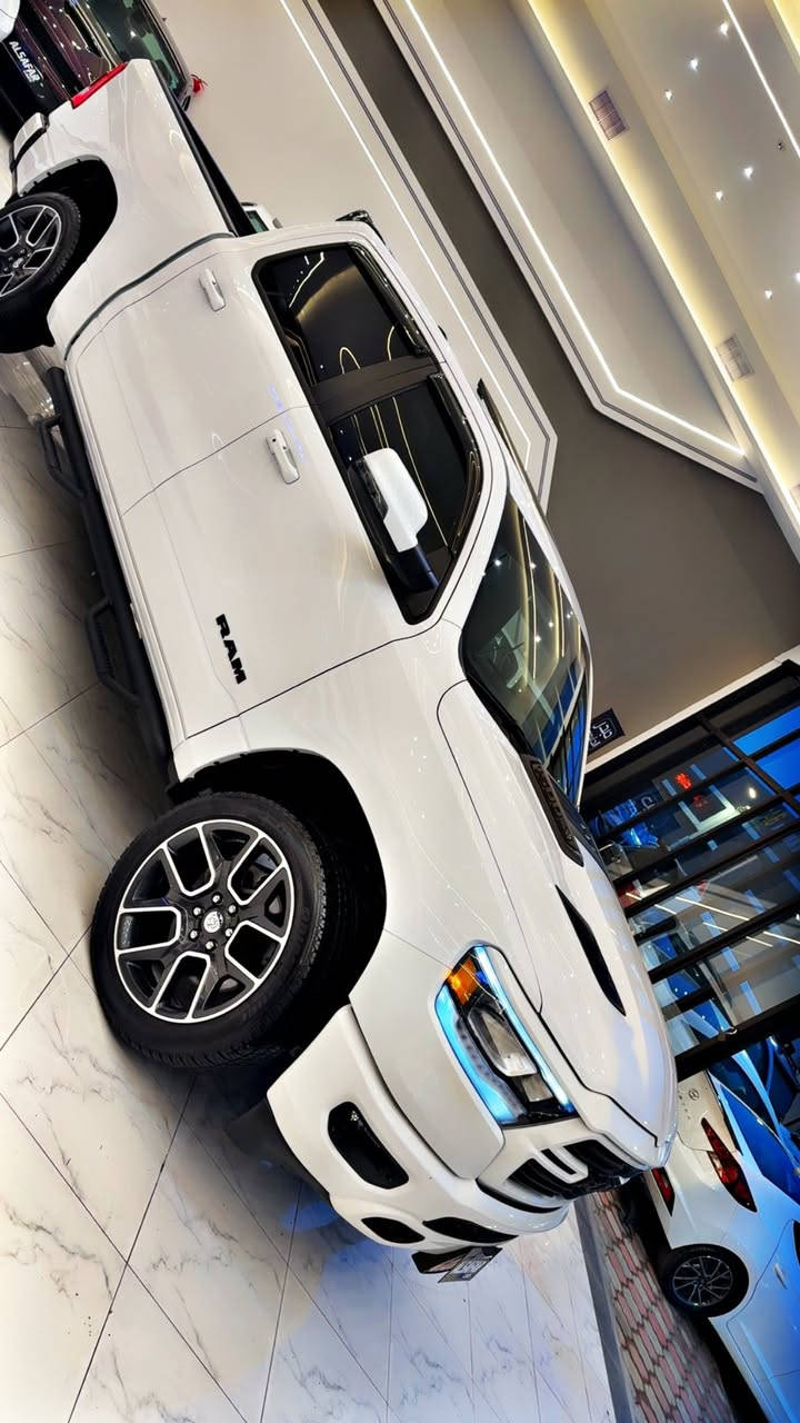 سلام عليكم
رام لارامي فول مواصفات بدون صبغ
الموديل/٢٠٢٣
بانوراما
شاشه تيسلا
رادار
كشنات جلد تدفئه وتبريد
4/4
ويل ٢٠
باب طويل بدي قصير
ماشيه/ ٢٦٠٠٠m
بدون رقم تترقم  اربيل دهوك

السعر/٣٨٥٠٠$
***********
***********
