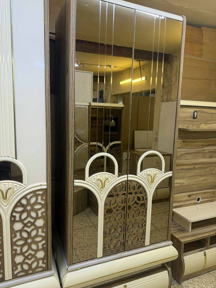 @إشارة ✨ غرفة تركي  اصلي صبغ حراري مودرن 11 قطعة ✨
نظام أبواب وسلايت  بروفايل فاخر
سرير مخزن جك 
 ضهر بلوك
 جام برونزي أنيق 
 قماش وتر بروف أصلي
 سرير مخزن جك 
✨ نظافة 99/💯 
🚚 شد ونقل مجاني داخل بغداد
📦 توصيل للمحافظات بأسعار رمزية
للحجز اخذ سكرين وتفضل خاص✨


**إذا كنت صاحب هذا الإعلان وتريد حذفه لأي سبب، رجاءا أرسل رسالة إلى الدعم الفني**