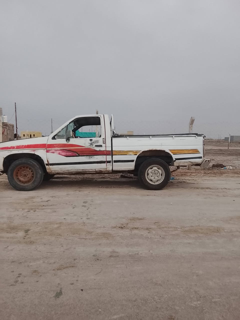 نيسان تك موديل 93 رقم انبار صدامي 
محرك وكير نيسان حجم 2000 
كير عادي مال نيسان 2003 جديد 
سياره مرتبه بدي نظيف قماره نظيفه 
سعر 15
عنوان ناصرية داخل المركز 
***********
