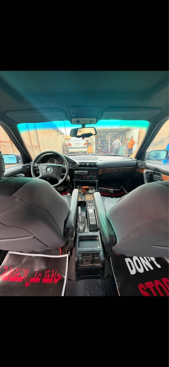 السلام عليكم
بي ام bmw 525 
موديل 1991 
السيارة فول 1على 1 جام 4 كهرباء ( اوتو)
كير اوتو 
تحكم كشنات كهرباء 
تحكم بالمري كهرباء 
فتحه طگتين
بردة خلفية
حساس ABS مانع انزلاق
محدث دشبول وبيبان صاج
درگه ستيرن مال خفاش 94
مكينة 525 مسكر  
كشنات جلد بلاد ودوشمه جديدة درجه اولى
مبدل بيهة بنيد وچاملغ 
گير مكينه فول
ويل خليه اصلي
سنوية لل 2027
بيهة كم ملاحضة بالگشر 
وضربه صورتهة موجوده
السيارة بأسمي تحويل ثاني يوم
السعر 57 وبيهة مجال
مكان السيارة بغداد

*********** بغداد, العراق
