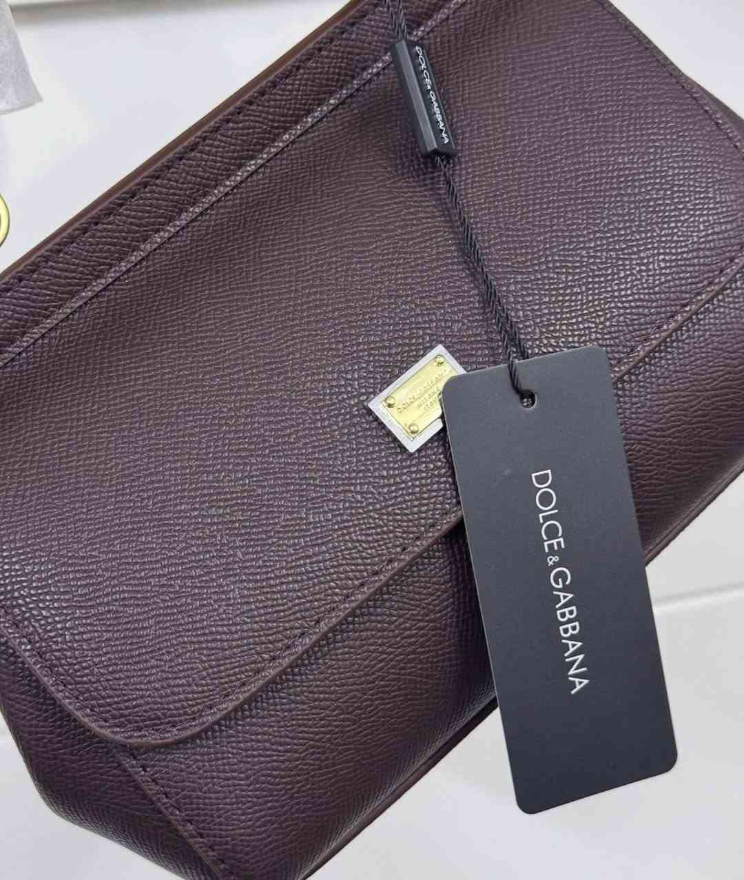 متوفر عندي جنطه ماركه D&G يجي بيها ستيله


**إذا كنت صاحب هذا الإعلان وتريد حذفه لأي سبب، رجاءا أرسل رسالة إلى الدعم الفني**