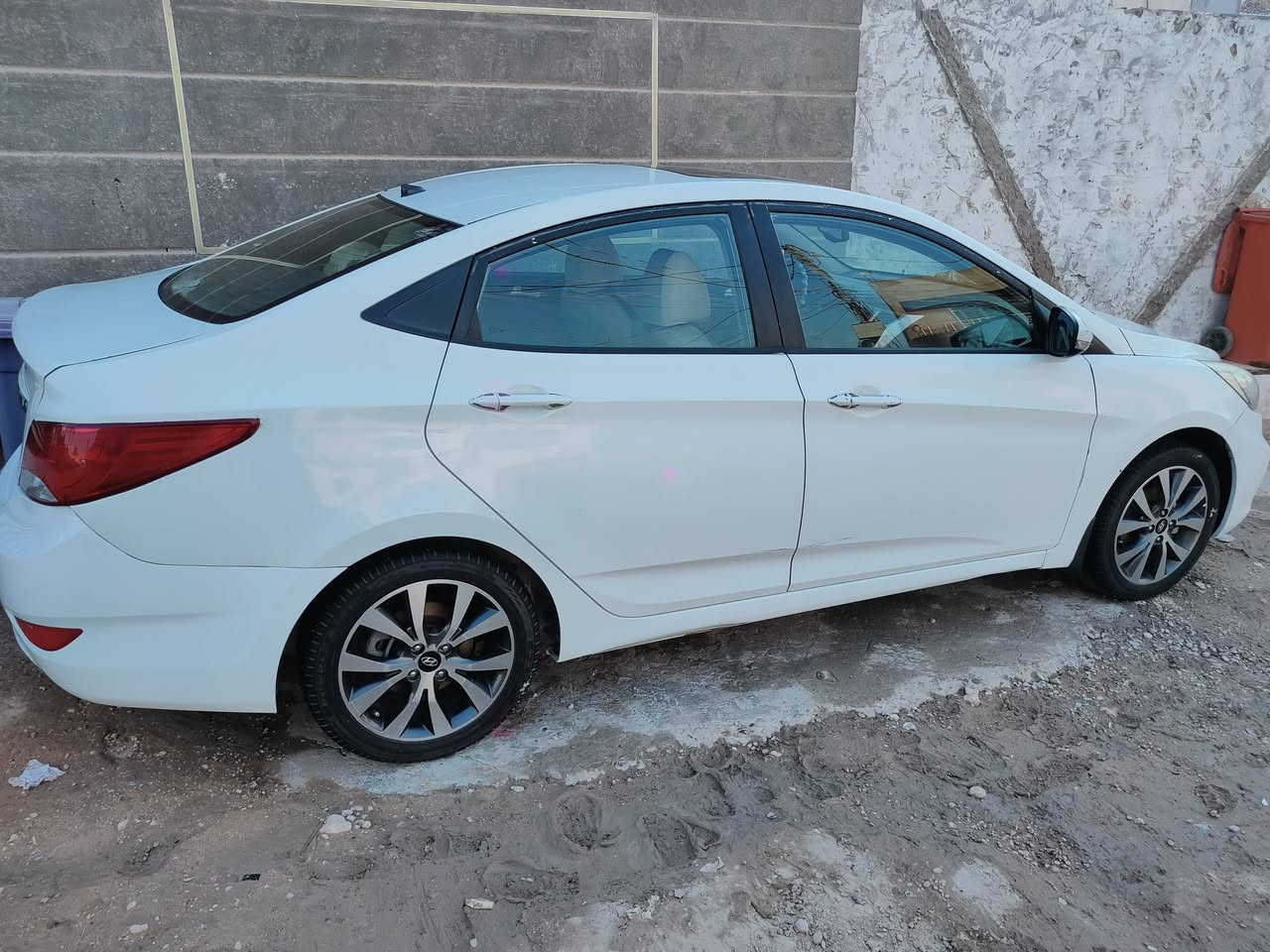 اكسنت 2016 رقم بابل السياره حلوه مكينه وكير وحداديه وتخم تاير وباتري جديد والسونار مرفق سعرها 100 وبيها مجال بسيط مكانها بابل ***********
