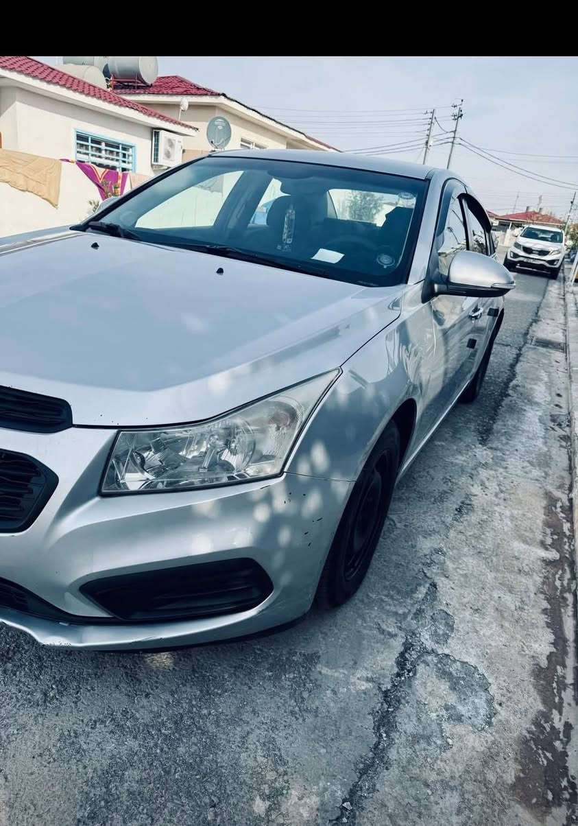 شيفرليت كروز 
موديل 16 فئة Ls
بدون صبغ 
السعر 92 و بيها مجال قليل 
***********
