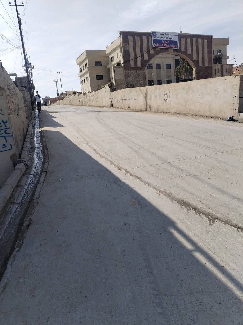 السلام عليكم( بيع مستعجل سعره مناسب) 
🔴ارض للبيع ٢٠٠ متر يبعد ١٥٠ متر عن سايدين دهوك 
🔴خلف كمرك اول فرع
🔴مكاتبه مع شرعي سند باسمو
🔴للاستفسار اكثر خاص او الاتصال على رقم التالي
 ***********
                        موقع ارض  https://maps.app.goo.gl/y2J53tCiDTzLnn5x9?g_st=afm
