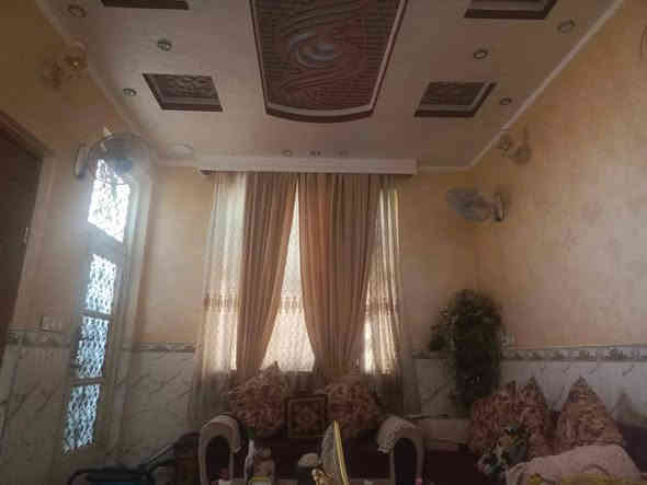 بيت للبيع بمركز المحافظه ١٠ دقايق انت بالحبوبي كااااافه الخدمات متوفره  طابو صرف بناء حديث ١٠٠ متر طابقين الطابق الاول استقبال وصاله ومطبخ وغرفه نوم وصحيات داخليه وخارجيه ومنور الطابق الثاني ٣ غرف صاله  وصحيات متوفره مدارس بعد امتار عن البيت ورضه  قرب جامع ابراهيم خليل يعني بنص الولايه السعر٢٢٥ قابل للتفاوض للإستفسار *********** واتساب ورصيد
