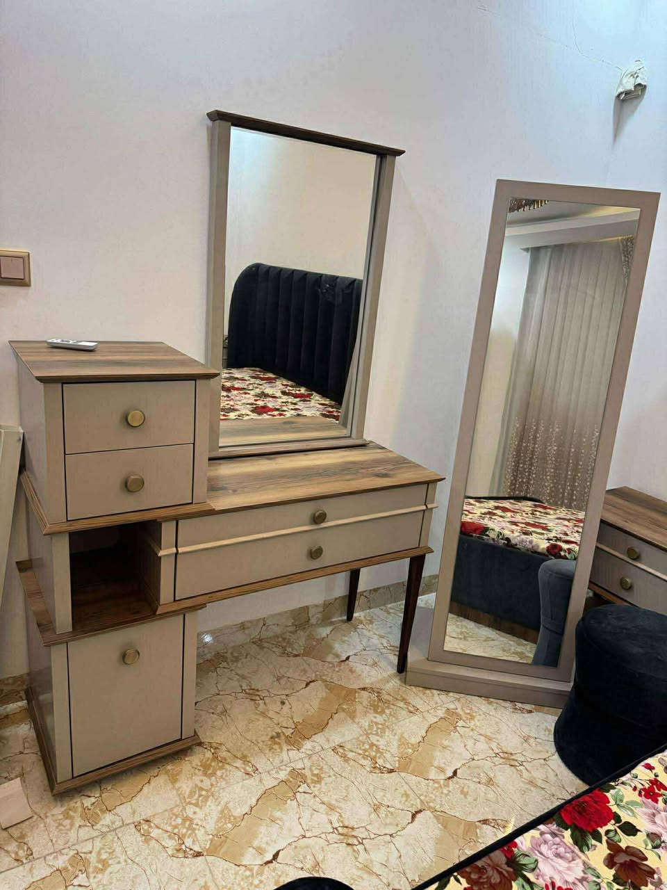 مكلف بالنشر متاح غرفة نوم جديدة شرط النظافة السعر 15 ورقة وبيها مجال المكان قره قوش للاستفسار ***********
