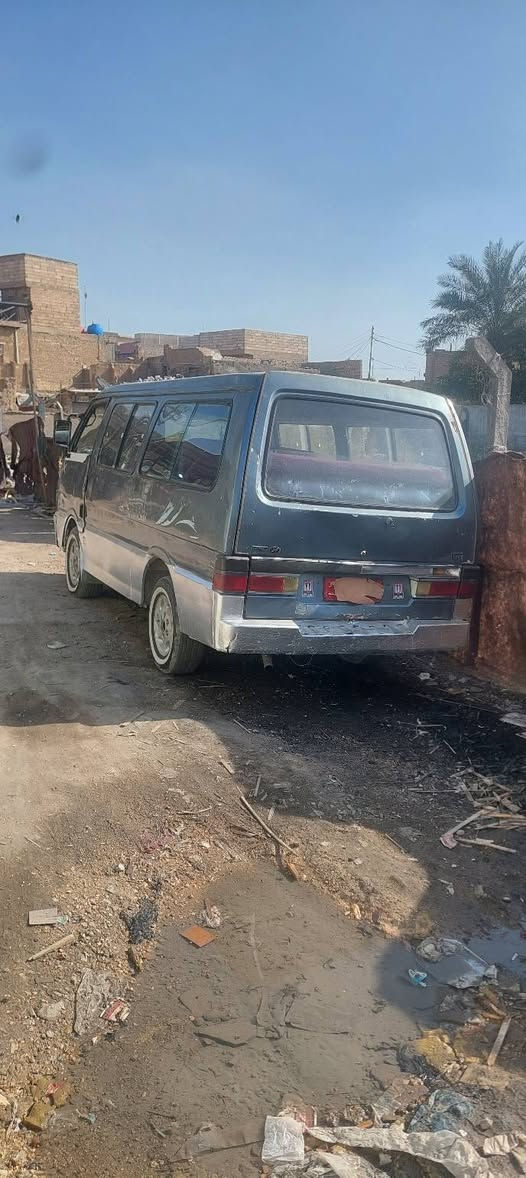 ١٩٩٤ كير نضيف  ومحرك جديد توه شاده سياره متروكه لان الله رزقه و تعيآ السعر ٢٠ ورقه مكانه بابل حله ومكلف بلنشر هذا رقمه ***********
