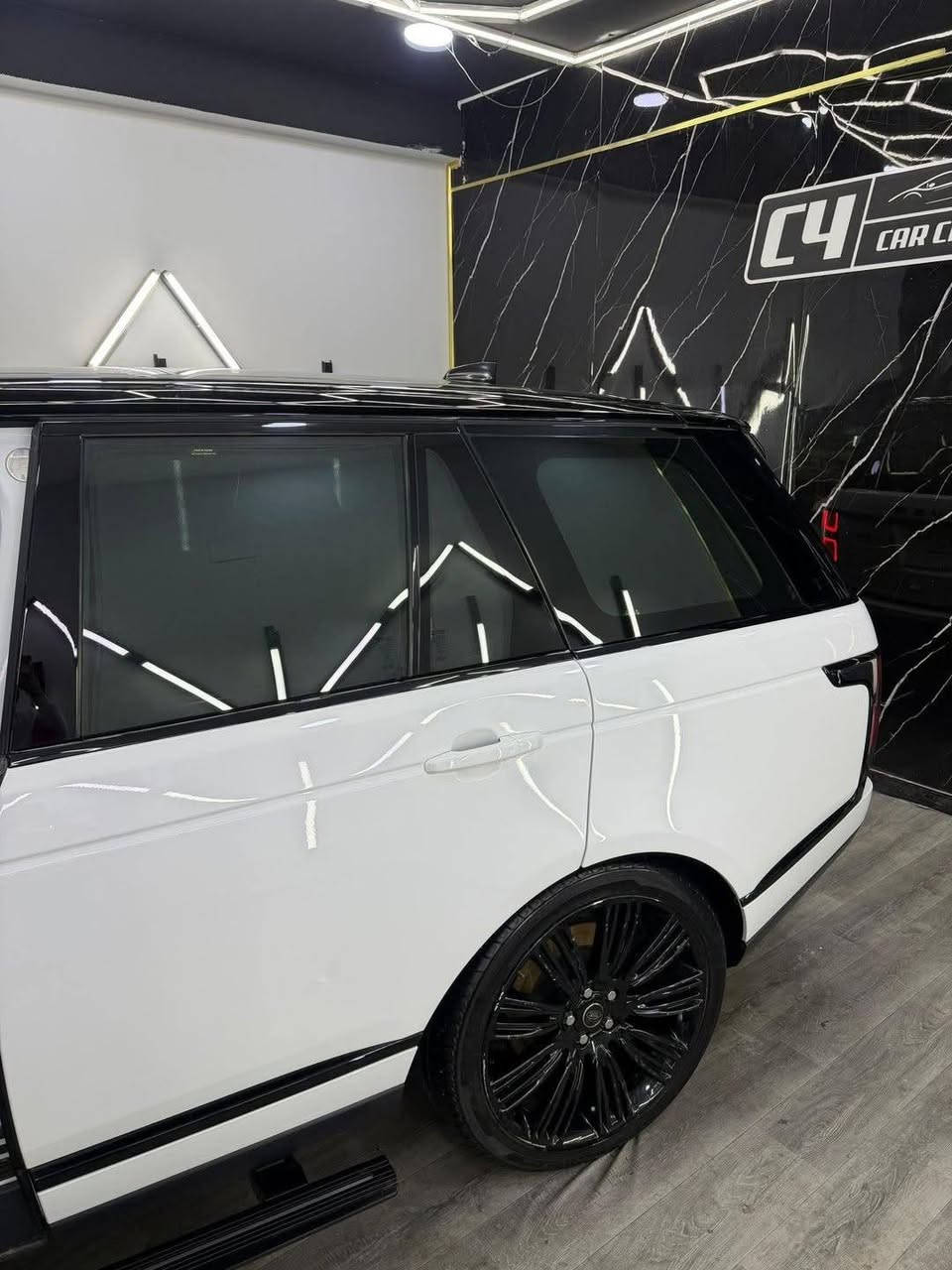 السلام عليكم
للبيع Range Rover Hse 2019
السيارة وكالة سردار
٦ سلندر hse 
ماشيه ٦٥ الف 
رقم بغداد باسمي 
بيه جاملغ السايق شبر صبغ فقط 
باقي سياره مكفوله من صبغ
للاتصال
***********
