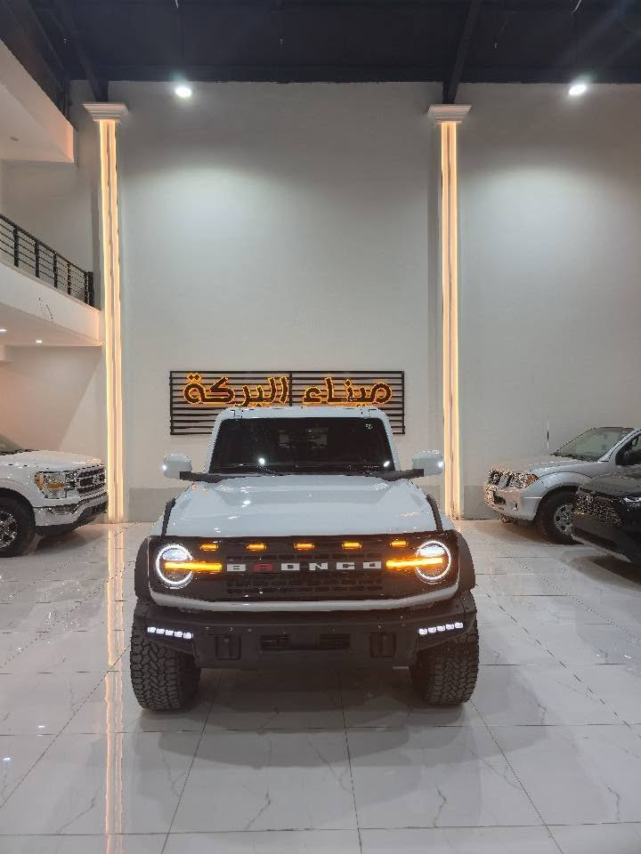 FORD BRONCO 2025 OUTER BANK
سعر:458 ورقة
موديل: 2025
وارد أمريكي
لون : أبيض
محرك:2.7 V6
ماشيه:  0 مايل
 مواصفات: 5 دكمة فول مواصفات كشن تدفئة نقطة عمي, رادار خلفي  
عنوان : أربيل المدينة المعارض معرض ميناء البركة 
*********** أربيل, العراق
