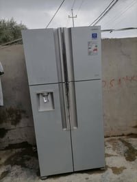 ثلاجه للبيع نظيفه  جانت تشتغل طفت فجأة مااعرف شنو عطلها ابيعها جف تراب...